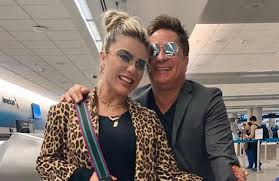 Look up in linguee suggest as a translation of live cabaret Poliana Rocha Esposa De Leonardo Se Declara Durante Live Cabare Lindo F5 Noticia