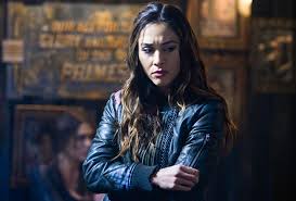 With magui bravi, luz champané, amparo espinola, clara kovacic. Video The 100 Season 6 Episode 10 Raven Murphy More Dying Tvline