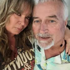 Mad shout out to Sierra, who is kicking ass at the McGalliard Rally's and  handling a whole heap of customers and DoorDashers ALL BY HERSELF with zero  help. 🙌