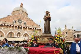 Nel 1219, nel fervere delle crociate, in mezzo ad eccidi ed efferatezze da entrambe le parti, il sultano elkamil fa all'occidente un'inaspettata proposta di pace. Padova Festa Di Sant Antonio Fra Ambiente E Migranti Corrieredelveneto It