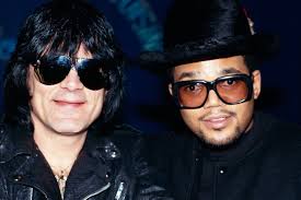 Dee Dee Ramone quits the Ramones and makes a rap album