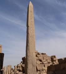 Un obelisco es un monumento de piedra del antiguo egipto, con carácter conmemorativo y honran a divinidades, faraones y difuntos. Obelisco De Tutmosis I Valle De Los Reyes En Egipto Egipto