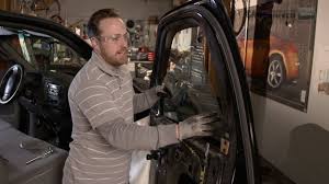 Fungsi tingkap kuasa (power window) adalah memudahkan penumpang menurunkan dan tingkap kuasa yang rosak biasanya mengalami masalah cermin tidak dapat diturunkan atau dinaikkan, sama power window kanan , switch ok.motor jalan naik sahaja, turun tak boleh.buka motor dan try pada. Tekan Tak Naik Atau Turun Masalah Tingkap Kereta Datang Dari Tiga Punca Ini Maskulin