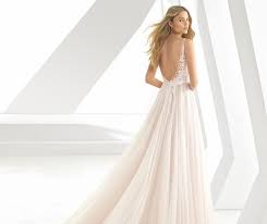 Il sogno di ogni sposa è riuscire ad acquistare e indossare l'abito che probabilmente sogna fin da bambina: Abito Da Sposa Scivolato A Chi Sta Bene Le G Di Emozioni