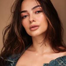 Michelle Menezes (@michelle_menezees0)