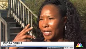 市中心骚乱: 情侣遭围殴，路人拦警车救助无用