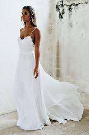 Abiti da sposa da spiaggia halter champagne lace tulle in rilievo fiori abiti da sposa con il treno. Not That I Ve Ever Wanted A Beach Wedding But If I Did My Dress Would Look Som Laccio Abito Da Sposa Abiti Da Sposa Eleganti Matrimonio Sulla Spiaggia Vestito