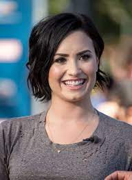 Demi lovato is reinventing herself this year. Demi Lovato S Short Haircut Celebrity Beauty Ideas Glamour