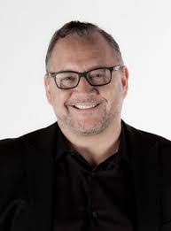 Robert Ellin's Instagram, Twitter & Facebook