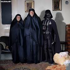2004 yılında divxplanet domain adıyla başlayan gelenek, daha sonra altyazi.org ve şimdi de planetdp.org olarak devam ediyor. Sut Kardesler Darth Vader Guldum Net Caps Arama Motoru