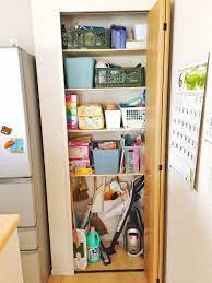 アーネストワン建売住宅のパントリーに可動式棚をdiyしました 純正部品でなくより安価な棚受け金具を使うことで1 3程度の費用で作ることができます クローゼット 棚 クローゼット 収納 インテリア 収納