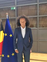 Jul 03, 2021 · donald tusk a pris la tête du parti d'opposition plateforme civique (po) en pologne pour combattre les conservateurs nationalistes au pouvoir. Me Standing Behind A Cardboard Cutout Of Donald Tusk Imgur