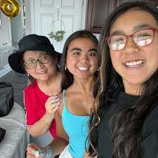 Julia Mincey's Instagram, Twitter & Facebook