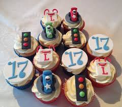 17th Birthday Male Birthday Cake For 17 Year Old Boy Learning To Drive On Your 17th Birthday Cupcakes For Boys 17th Birthday 17 Birthday Cake