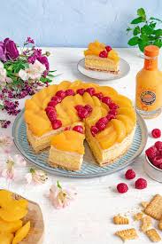 Pfirsich Himbeer Torte Mit Verpoorten Pfirsich Maracuja Kuchenrezepte Mit Eierlikor Rezept In 2020 Kuchen Und Torten Rezepte Kuchen Rezepte Kuchen Und Torten