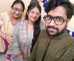 影片發佈者：Indrani Laha Roy Ghosh（@indughosh.98499）