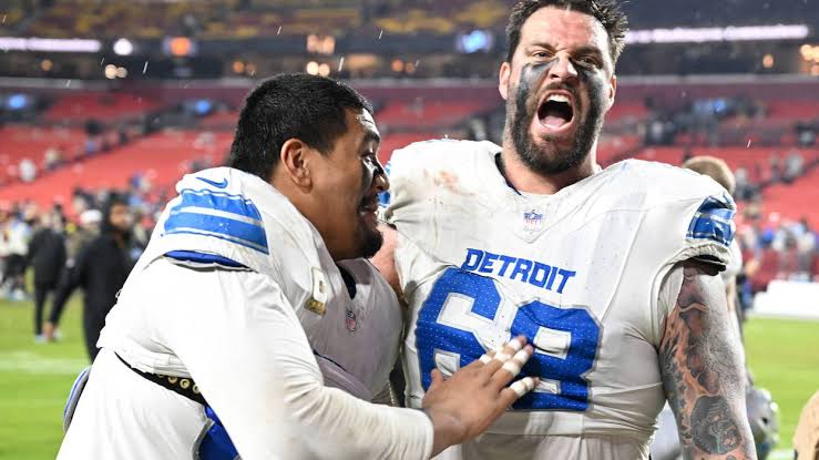 Cowboys Taylor Decker game action