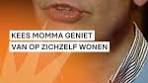 Kees Momma uit Kees vliegt écht uit geniet van op zichzelf ... - YouTube