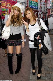 Shibuya Girls Blonde Hair Nail Art Harajuku Fashion Street Japan Fashion Street Japanese Fashion Trends