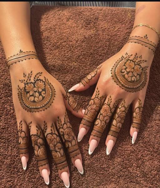Negative Space Mehndi: 25 Designs for Brides | BookEventz