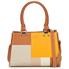 Nous vous proposons ici le choix intégral de nos sacs à main femme de marque en cuir véritable garanti et déclinés dans tous les formats. Sac A Main Marron Livraison Gratuite Spartoo