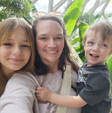 Criticism of people's dating expectations