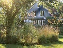 https www livingathome de wohnen selbermachen wohnideen 7444 bstr skandinavische gemuetlichkeit https static livingathome de bilder 13 18 23417 galleryimage landhausstil skandiavien 2 jpg l mit der farbkombination blau und weiss haben die
