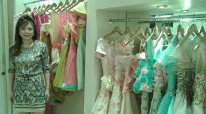 Tetapi, harga tersebut kemudian didiskon menjadi 148.26 dolar as atau setara rp 1,9 juta. Baju Pesta Orang Indonesia Di Mata Desainer Jeanny Ang Fashion Beauty Liputan6 Com