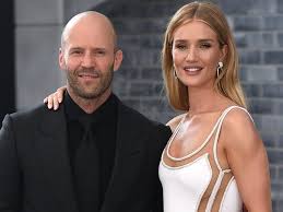 117 men seeking women 58.5% 83 women seeking men 41.5% that's approximately a 3:2 ratio. Celebrity Couples With Huge Age Differences Between Them