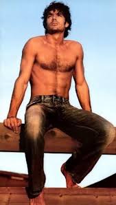 Non capita spesso a un giovane di 24 anni di accumulare tanto denaro senza spaccarsi le spalle. Luca Argentero Luca Argentero Picture 16497782 395 X 695 Fanpix Net