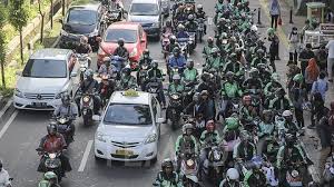 Berminat untuk sewa kereta untuk grab? Dirut Mrt Minta Go Jek Dan Grab Sanksi Ojek Online Yang Mangkal Di Stasiun Mrt Transportasi Online Watch