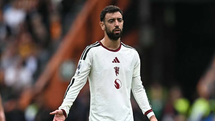 Same old Man Utd! Fuming Bruno Fernandes aims dig at team-mates after shock  Hull City defeat | Goal.com UK