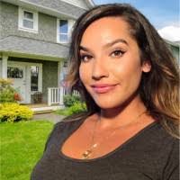 Ashley Flores's Instagram, Twitter & Facebook