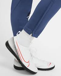 1982/83 war die wohl anstrengendste saison von allen für club und fans, als sogar der abstieg in die dritte liga drohte. Tottenham Hotspur Strike Fussball Trainingsanzug Fur Altere Kinder Nike De