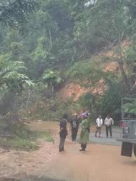 Three myanmar workers were killed by a landslide in the cameron highlands district of pahang, malaysia, police said. Photos Incessant Rain Triggers Landslides Along Tapah Cameron Highlands Road