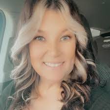 Kim Madere's Instagram, Twitter & Facebook