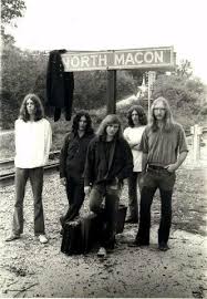 Opednews Diary Huckabee Performs Lynyrd Skynyrd S Sweet Home Alabama Lynyrd Skynyrd Rock Music Lynyrd Skynyrd Band
