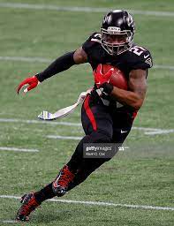Todd Gurley Ii Of The Atlanta Falcons Rushes Against The Carolina Football Swag Todd Gurley Nfl Football Teams