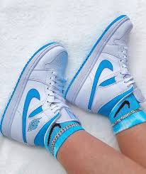 Rebecca Hyldahl On Instagram Reklame Jdwomen Jumpman23 New Jordan 1 Mid Wmns Dropping At Jdwome In 2020 Jordan Shoes Girls Air Jordans Retro Nike Shoes Outlet
