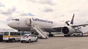 The drivers are well trained in the art of pet grooming. Pet Transport Lufthansa Cargo