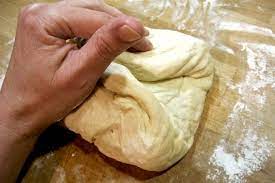 La pasta di base per la pizza è una ricetta di sale&pepe facilissima da preparare anche senza. Pizza Fatta In Casa Impasto In 6 Mosse Dissapore