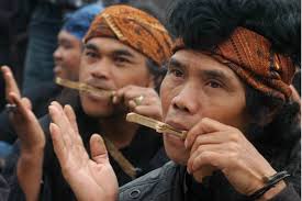Sejarah dan perkembangan alat musik karinding. Seni Musik Karinding