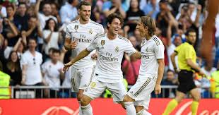 Хуан мартинес мунуэра назначает аут команде реал мадрид на половине поля команды гранада. La Liga Real Madrid Win 4 2 Against Granada Lose Kroos And Bale To Injuries