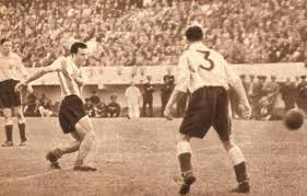 Con la selección argentina disputó 21 encuentros y marcó 8 goles, entre ellos los dos recordados contra los ingleses, otros para ganarle a españa y uruguay, y un par ernesto grillo jugó 194 partidos con la camiseta roja y anotó 90 goles. 1953 El Partido Del Gol De Grillo El Grafico