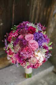 Ihr sucht noch hochzeitsstrauß bilder? Brautstrauss In Beerentonen Heiraten Mit Braut De Brautstrauss Blumenstrauss Hochzeit Tischdekoration Hochzeit Blumen