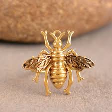 ゴールドブラスビーリング：ミニマリスト昆虫ジュエリー - Etsy 日本