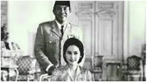 Kartini manoppo pernah bekerja sebagai pramugari garuda. Kisah 9 Istri Bung Karno Yang Jarang Diketahui Publik Mulai Dari Orang Jepang Hingga Janda Anak 5 Laman 3 Dari 3