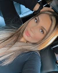 Arianna Finch's Instagram, Twitter & Facebook