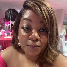 Look at Northwest Jackson Middle School Principal, Kevin Culver, and  Assistant Principal, Lysandra Webster, showering bus drivers with  appreciation, just because. #JPSJoy #CallThemMr&MrsClaus 🎅 #WeAreJPS