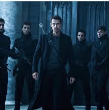 It is the fifth installment in the underworld franchise and the sequel to underworld: Pin By Armando Garcia On Theo James Underworld Movies Theo James Underworld